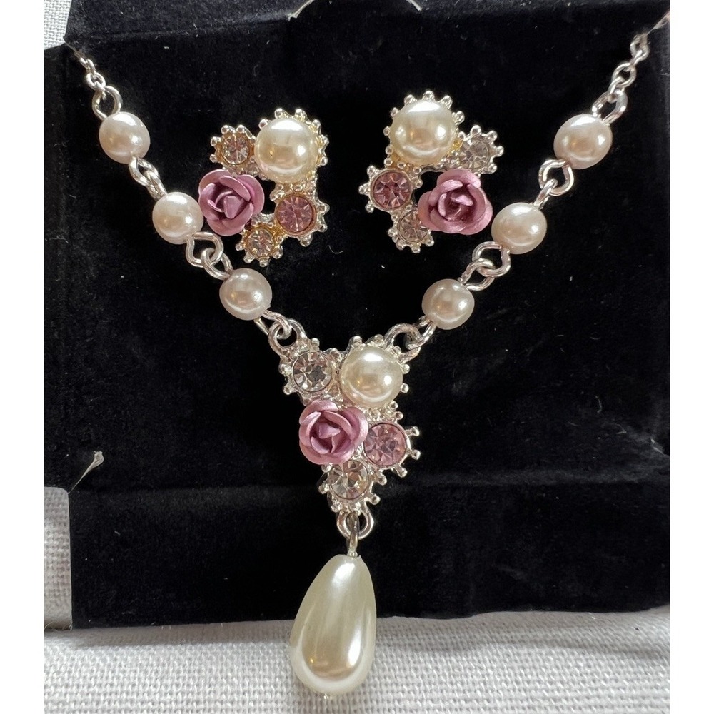 AVON Melissa Necklace & Earrings Gift Set Pearl And Pink Rose